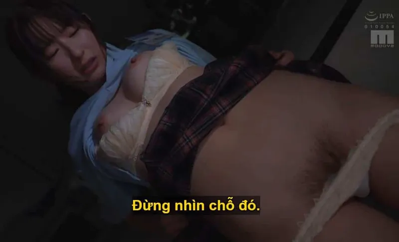 Sếp lớn đang mưu tính "xử đẹp" cô em dưới quyền kiêu kỳ lười nhác, suốt ngày chỉ mê mẩn chat chit với người yêu.